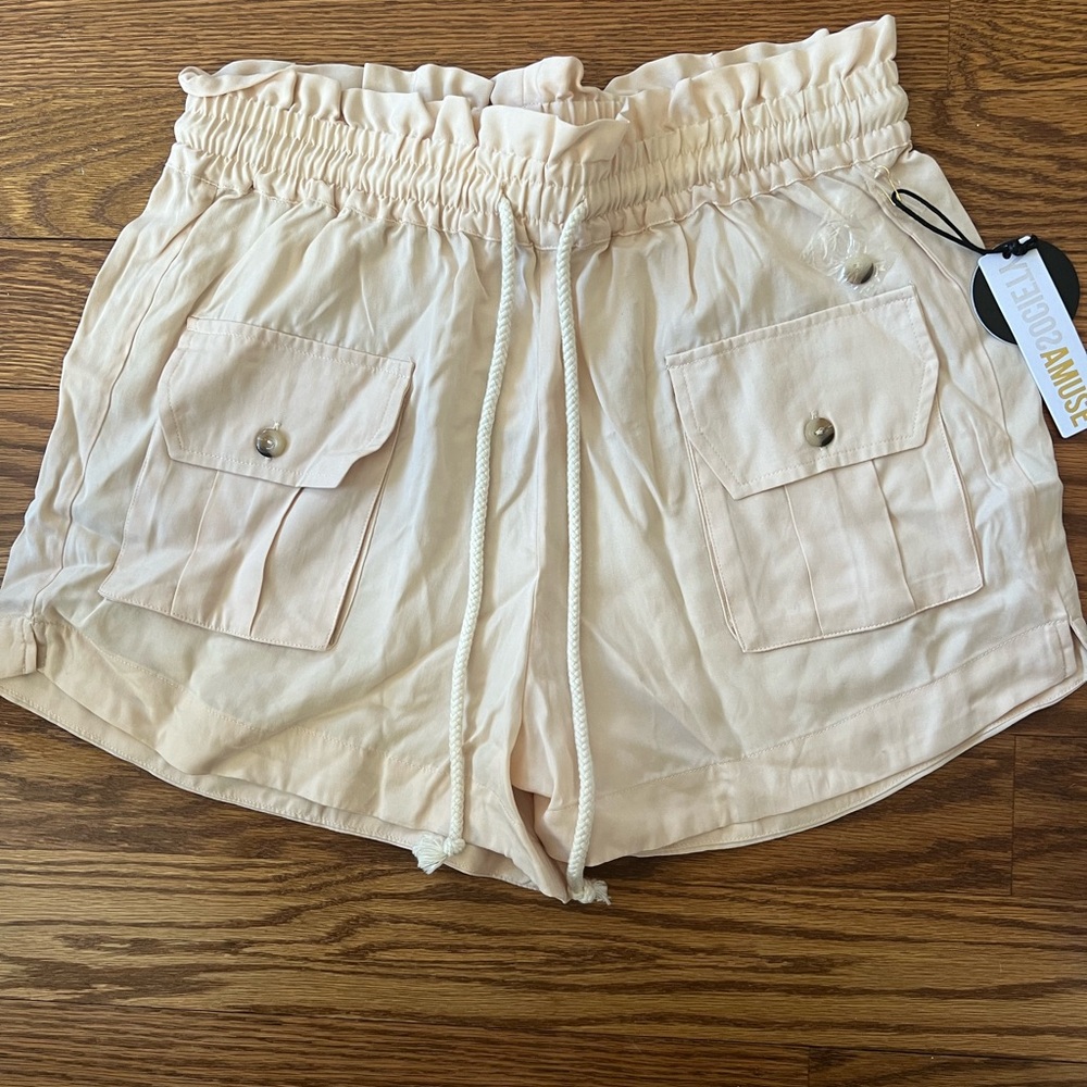 Amuse Society Women's Cream Shorts
